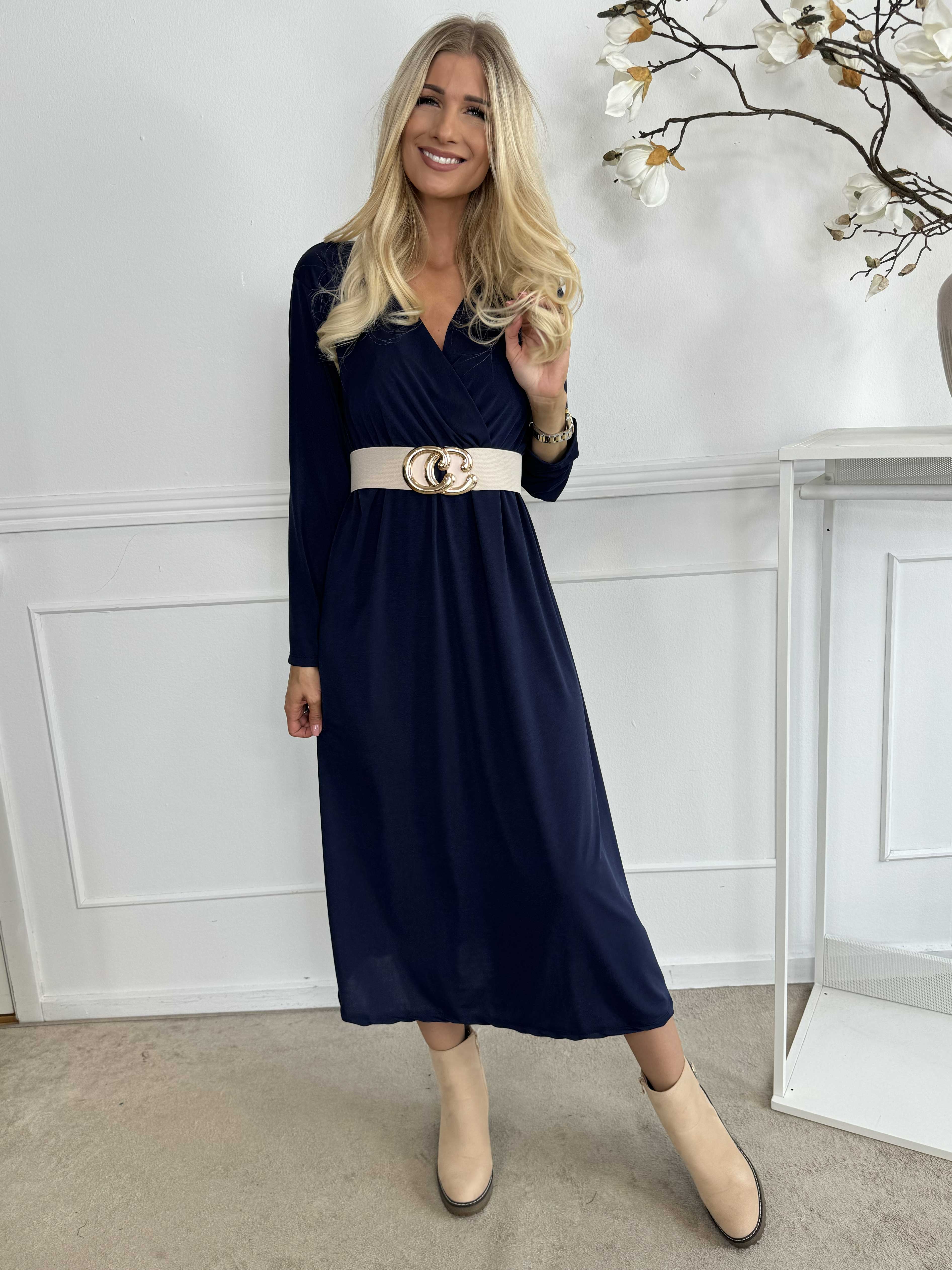 Nelly Plain - Elastisk ensfarvet kjole i viskose